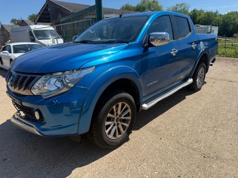 2017 Mitsubishi L200 Double Cab DI-D Barbarian 4WD Auto Accident Damaged Salvage PICK UP Diesel A...