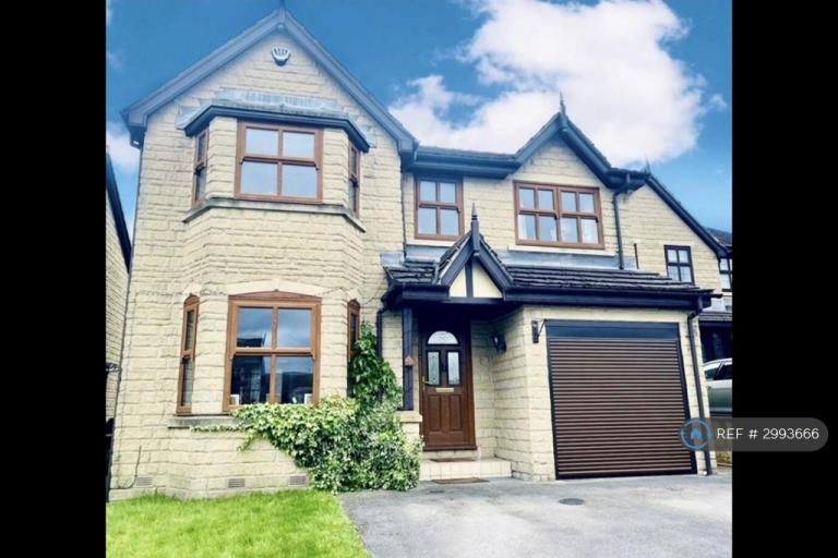 4 bedroom house in West End Drive, Cleckheaton, BD19 (4 bed) (#2993666)