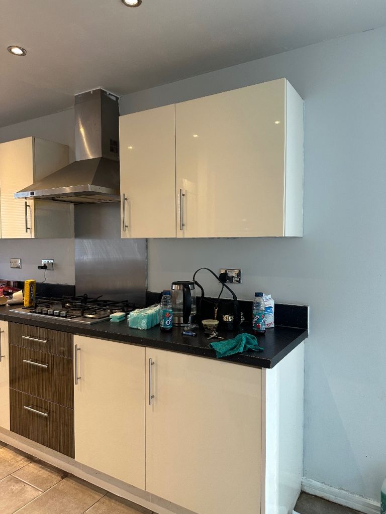 Full fitted kitchen 