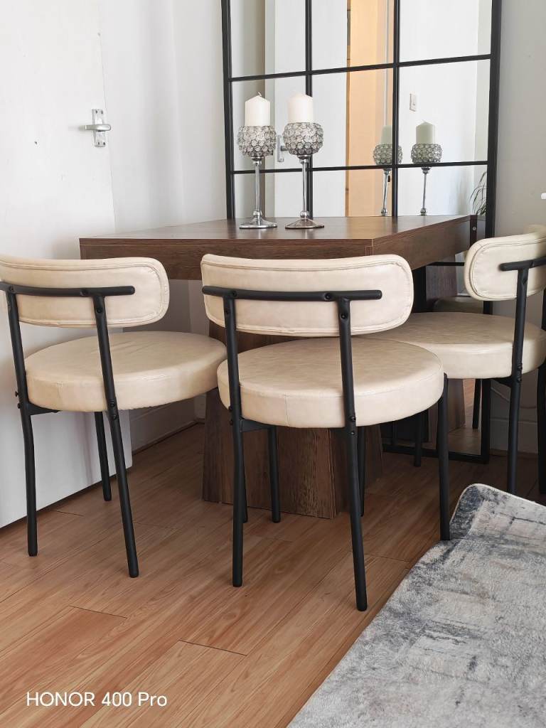 Set of Modern wooden Table 4 Chairs – new condition 