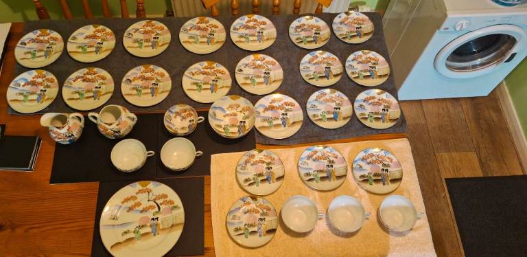 Japanese Meiji and Qing/Chinese Famille Rose Hand Painted Geisha/Porcelain Tea Set. 1868-1912 