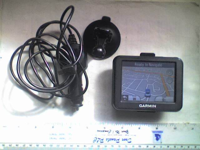 GARMIN NUVI 30 3.5in Sat Nav , Screen Holder , In-car Charger - WORKING