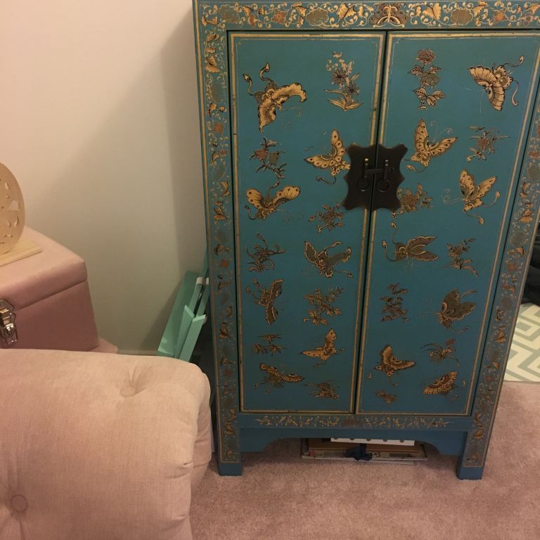 Nine schools Chinese furniture as seen in the traitors 