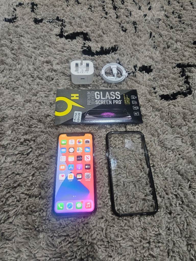 Iphone 11 Pro Bundle 64GB Unlocked Warranty Gold I Phone