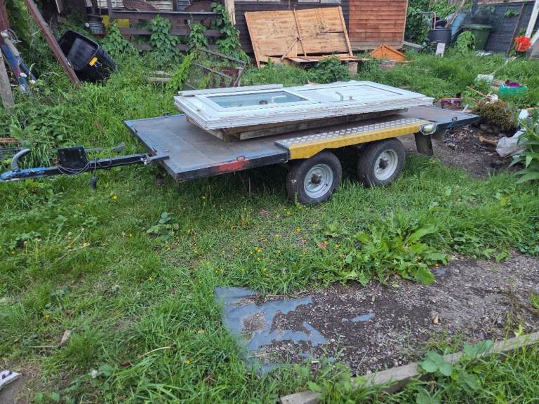 Twin wheel flat bed trailer 