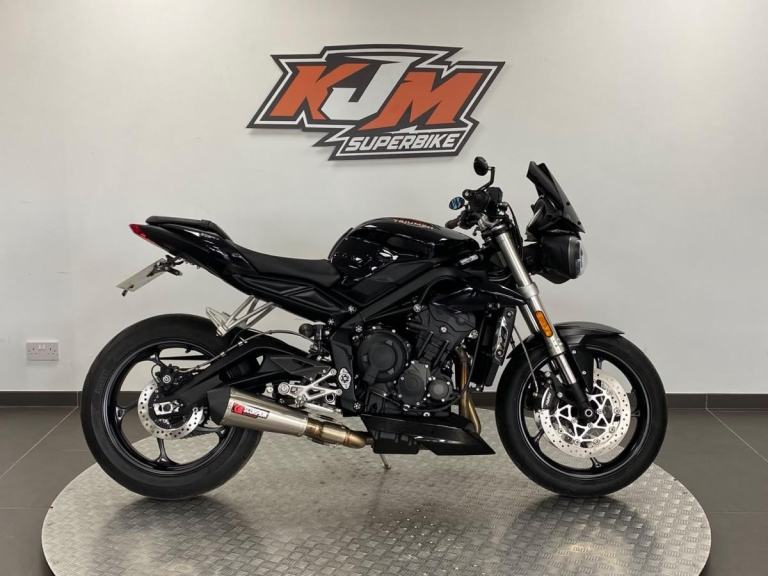 TRIUMPH STREET TRIPLE S, 2018/68, JUST 6.083 MILES COVERED WITH EXTRAS