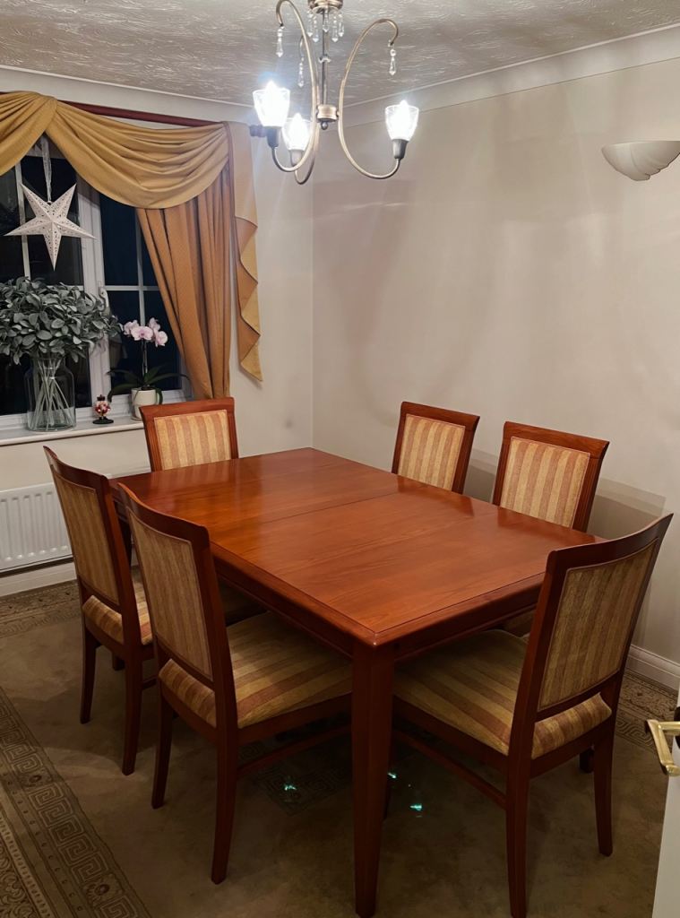 Solid Wood Extending Dining Table 6 Chairs – Excellent Condition
