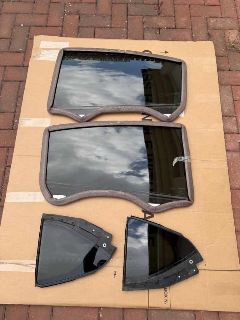 Lexus es300h 2023 rear door and back glasses 
