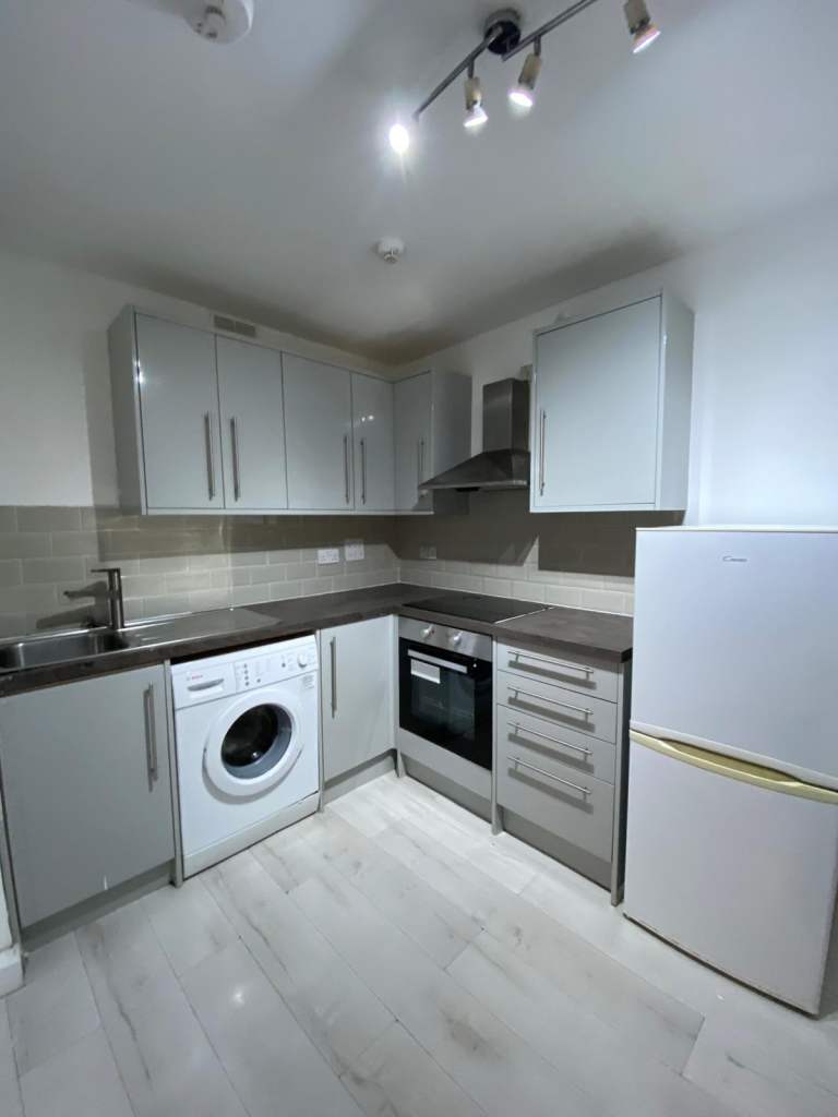4 x 3Bed1Bath - 12 mins from Oxford Circus 