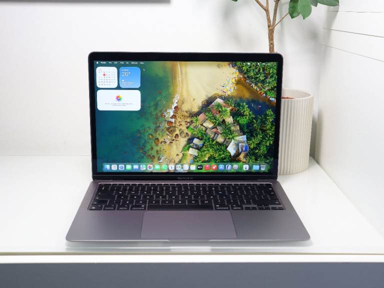 MacBook Air M1 | 16GB RAM | 256GB SSD | Like New