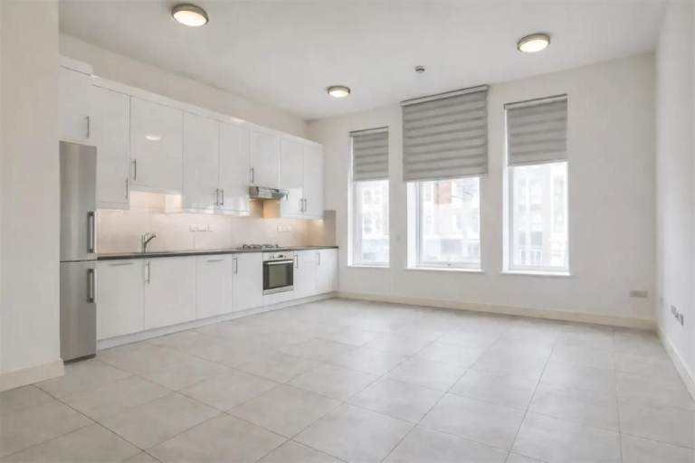 Refurb Quality Top Floor 1 Bed Flat Storage Bath Shower Open Plan Very Near Rail Tube Bus Shops Park