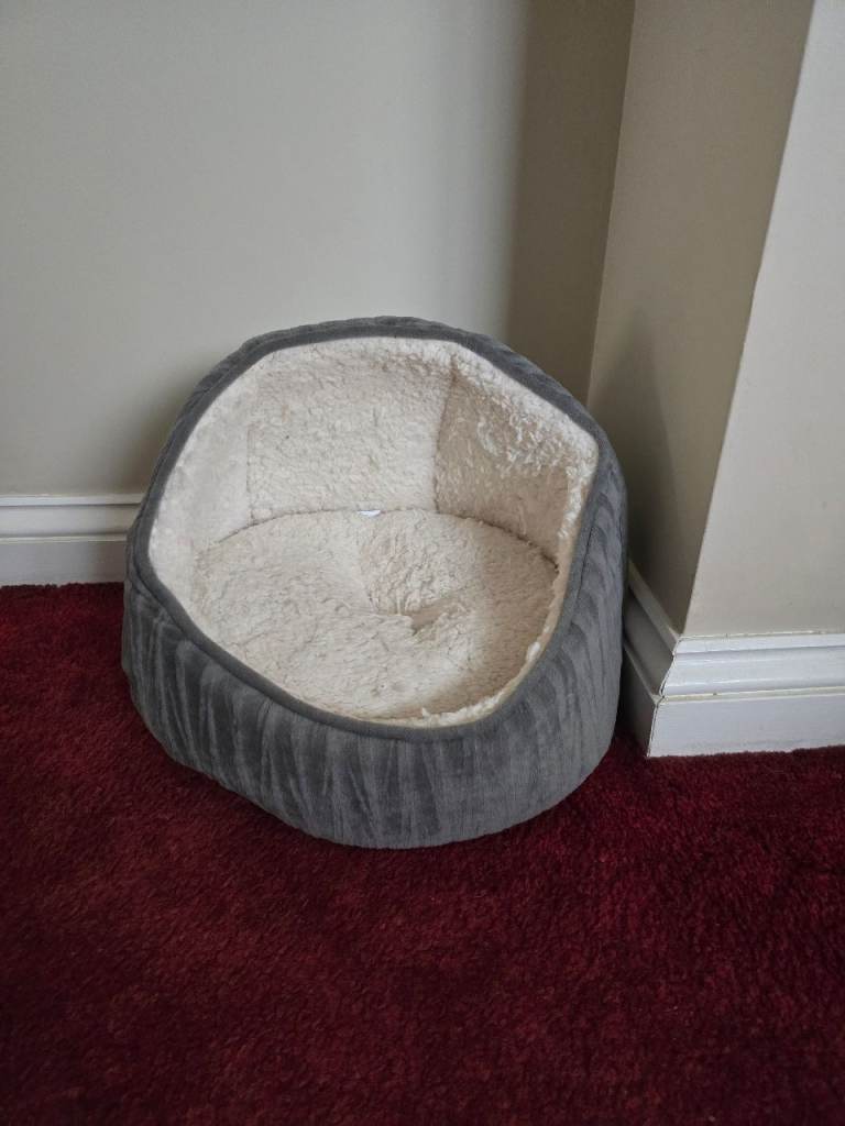 Cat or small dog bed in grey.