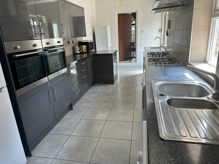 Edgbaston/double/ensuite/uc/pip/supported