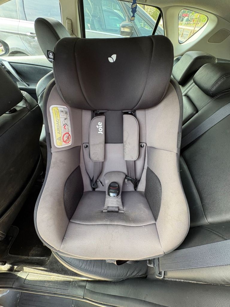 Joie 360° car seat with isofix base 