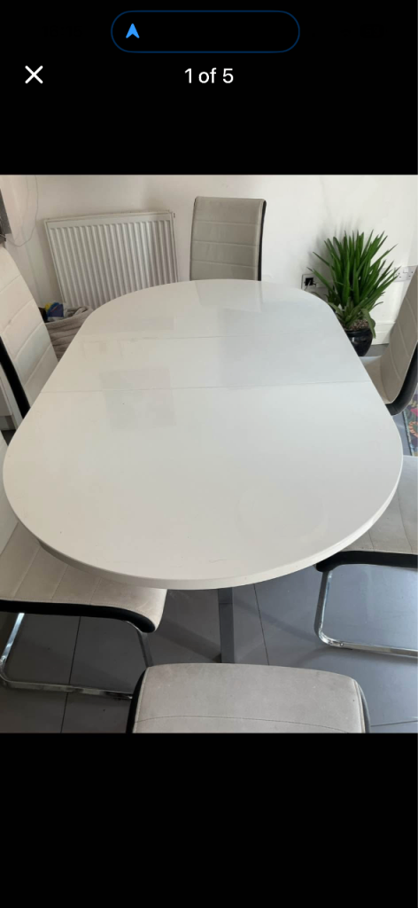 White Gloss Extendable Dining Table – Good Condition