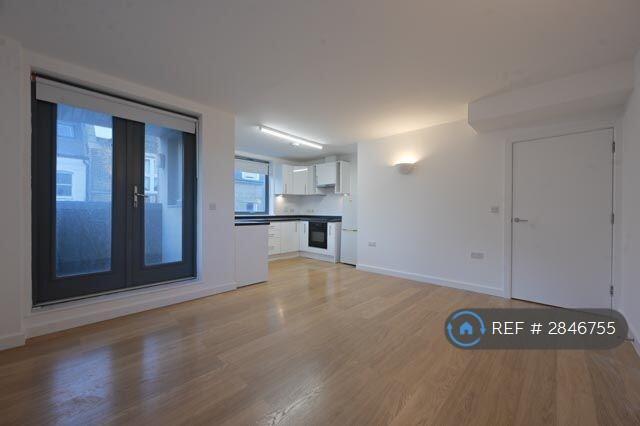 2 bedroom flat in Tanners Hill, London, SE8 (2 bed) (#2846755)