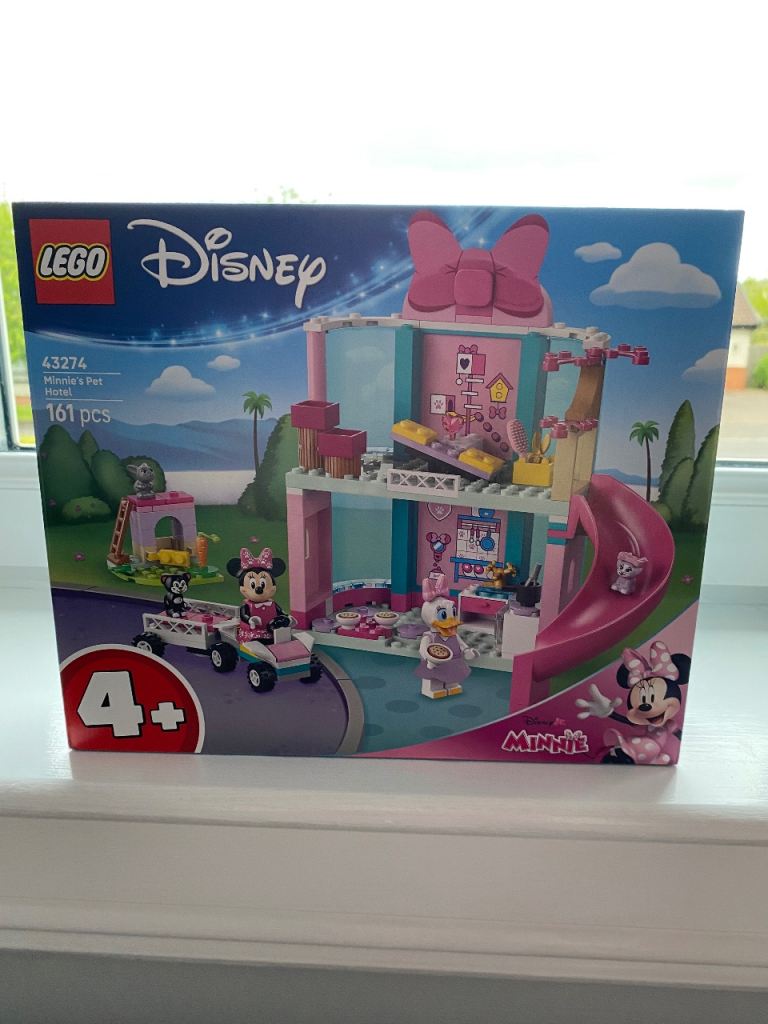 New LEGO Disney Minnie's House and Cafe 43276 – 161 Pieces