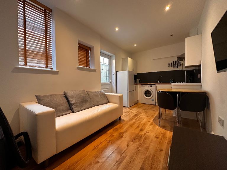 Small one bed annex flat - Alum Chine 