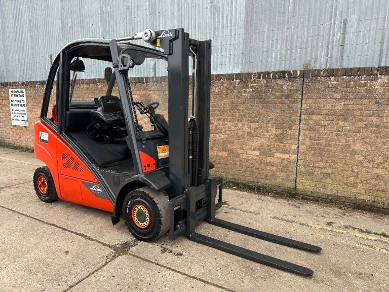 2018 Linde H25T gas forklift, container spec triple mast with sideshift 
