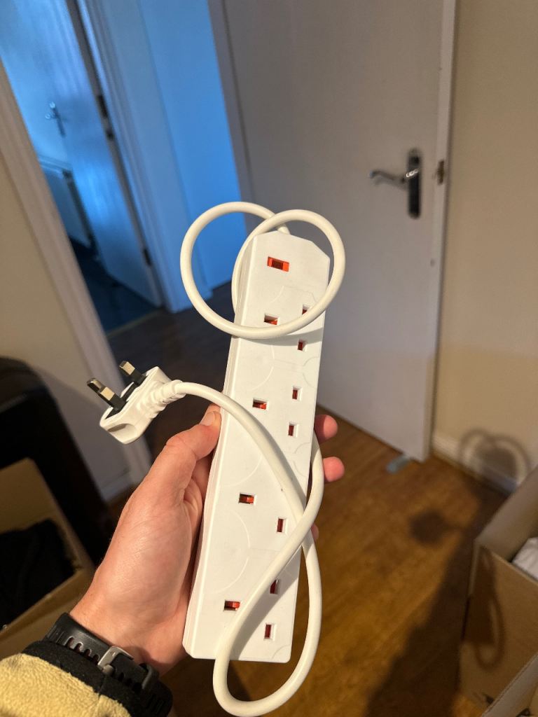 White 6-Way Extension Lead with UK Plugs – Good Condition