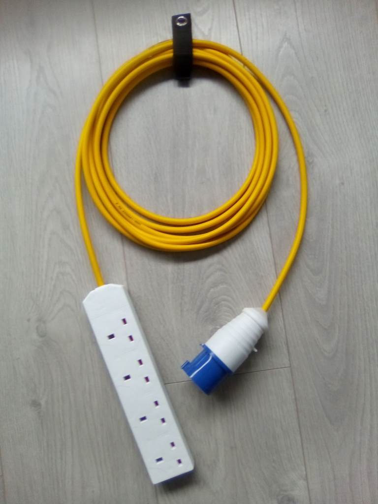 BRAND NEW 5 METER CAMPING HOOK UP LEAD