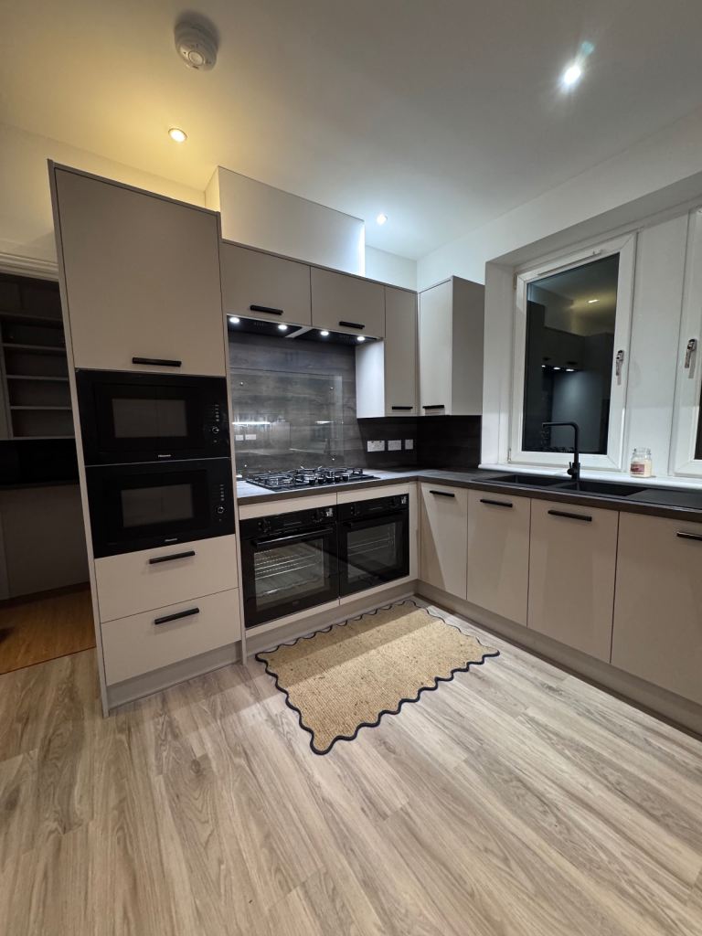 2 ROOMS TO LET
