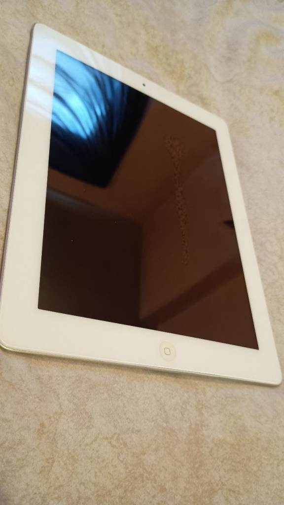 Apple iPad (a1458) – White, Good Condition