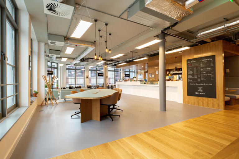 London - EC1M 3JU \ Extra-Large Office with Space for Up to 15 Desks