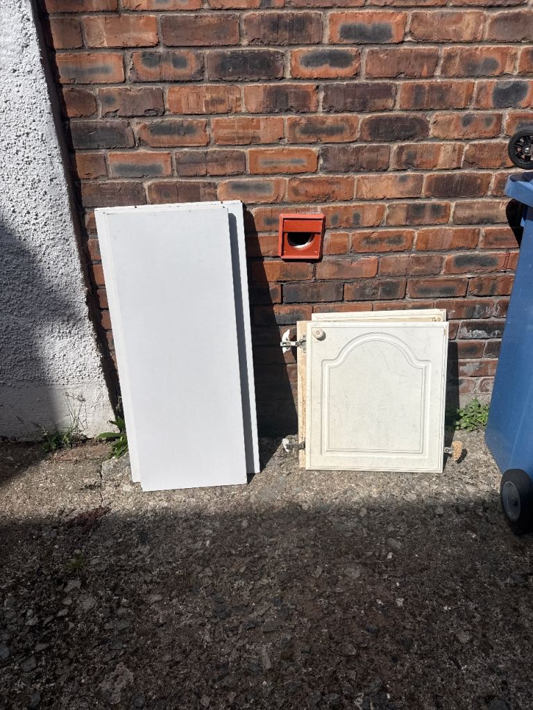 Kitchen Cabinet Doors – White, Good Condition