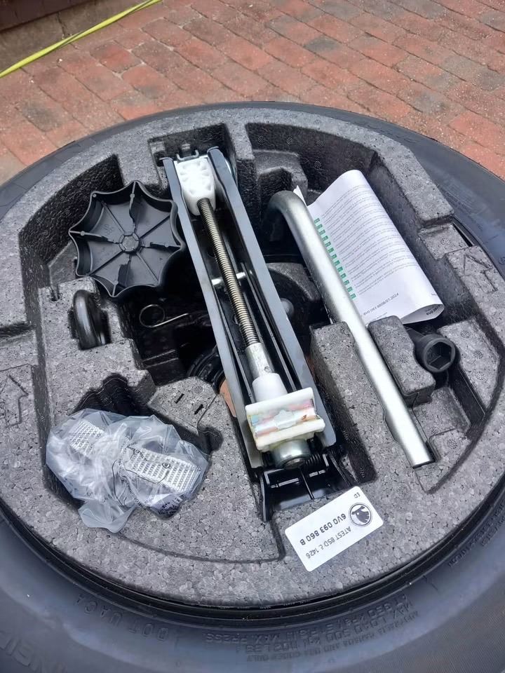 Fabia 3 Genuine spare wheel and tools