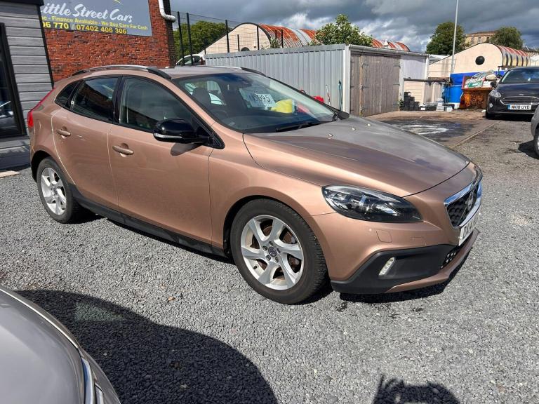 2014 Volvo V40 D2 Cross Country Lux 5dr Powershift HATCHBACK DIESEL Automatic