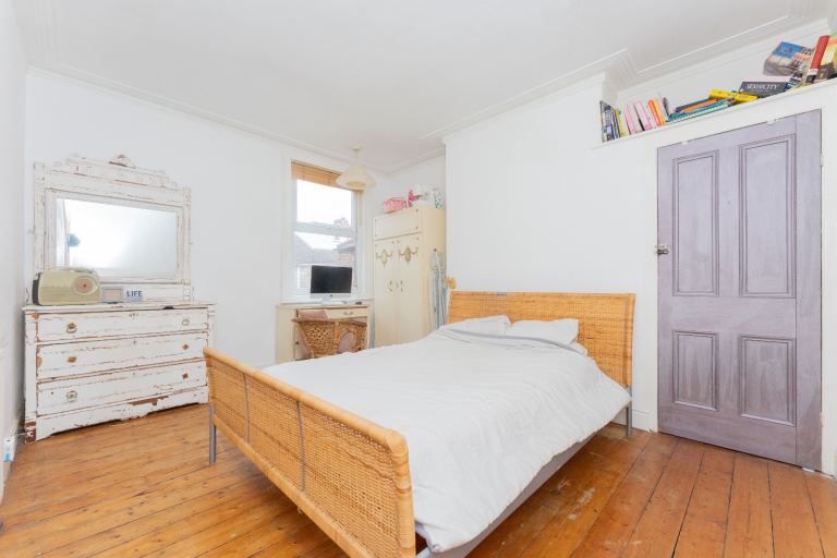 Two rooms in Aigburth