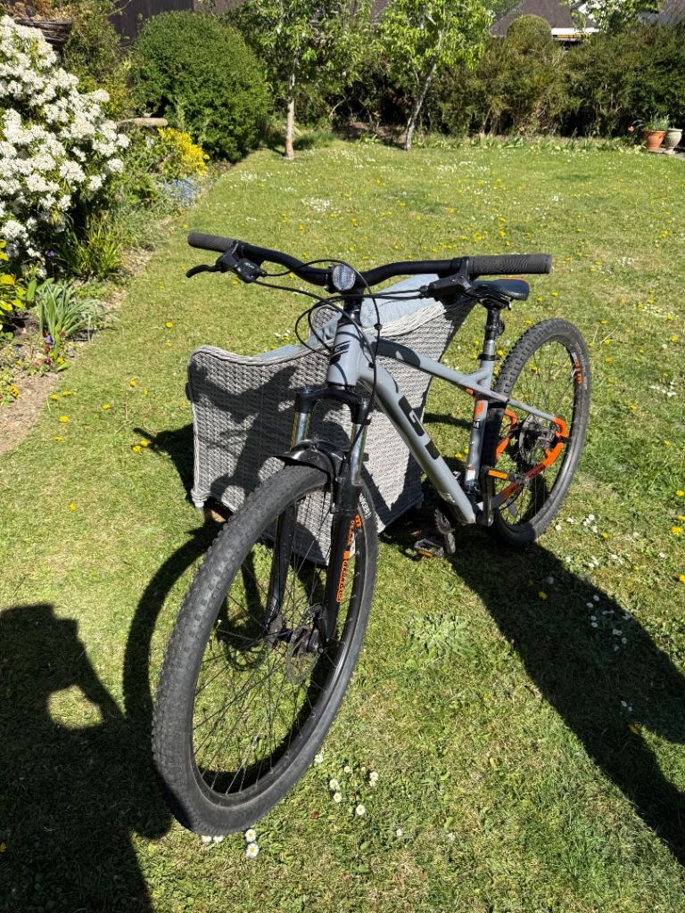GT Avalanche Sport Hardtail