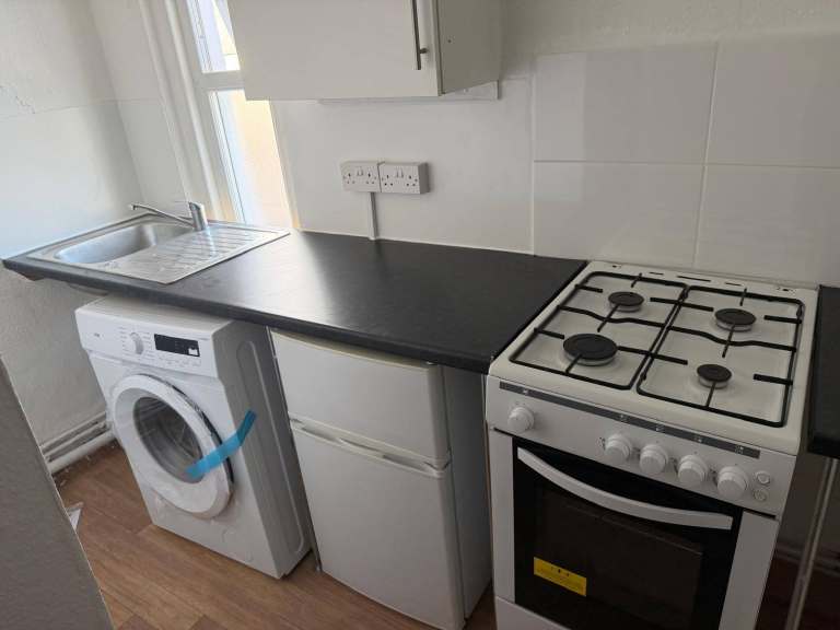 STUDIO FLAT AVAILABLE 