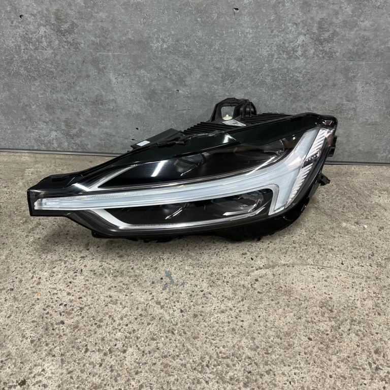 Volvo xc60 headlight 2018 -2025 