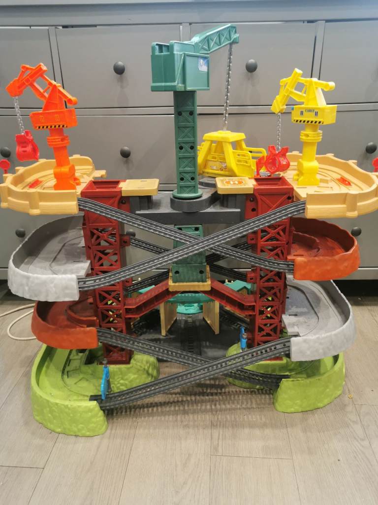 THOMAS & FRIENDS SUPER TOWER WITH CRANKY THE CRANE