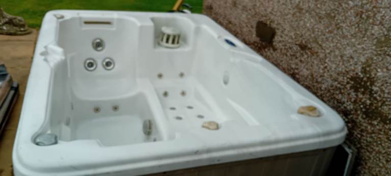 4 Person Hot Tub 
