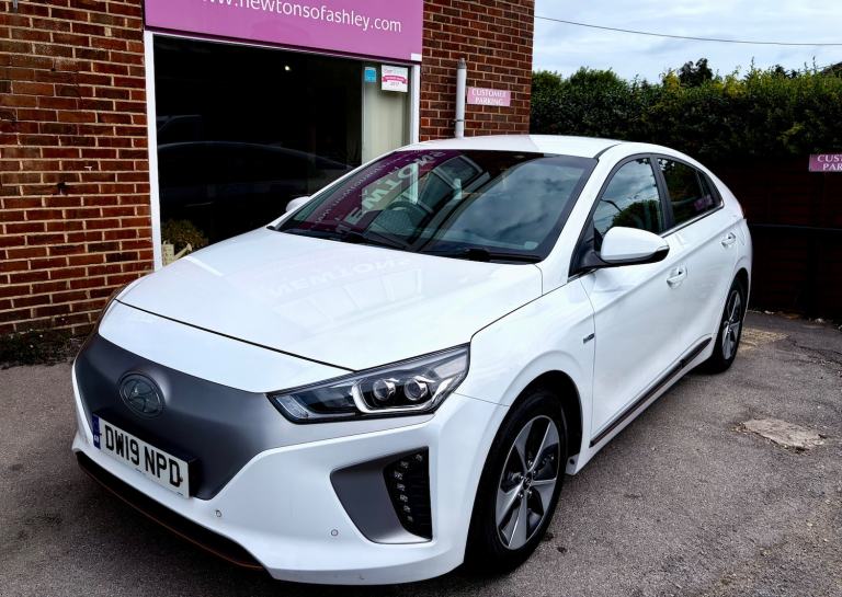 2019 Hyundai Ioniq 28kWh Premium SE Hatchback 5dr Electric Auto (120 ps)