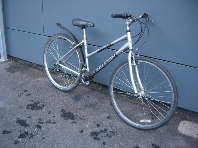 Hybrid/ Commuter bike by Raleigh, Silver, Medium Size, JUST SERVICED / CHEAP PRICE!!!