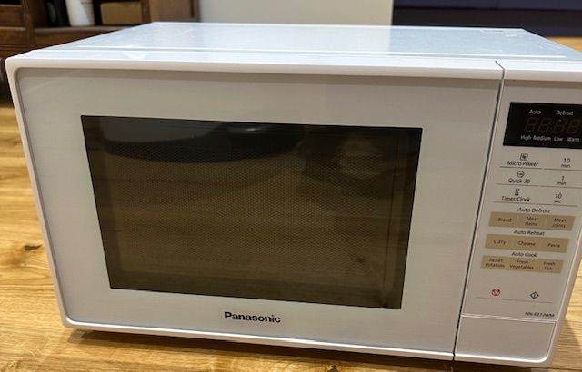 Panasonic NN-E27JWMBBQ 20L Compact Microwave, 800W, Touch Control