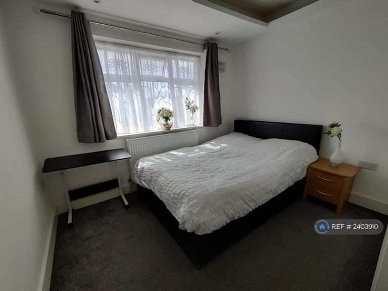 1 bedroom in Bransgrove Road, Edgeware, HA8 (#2403910)