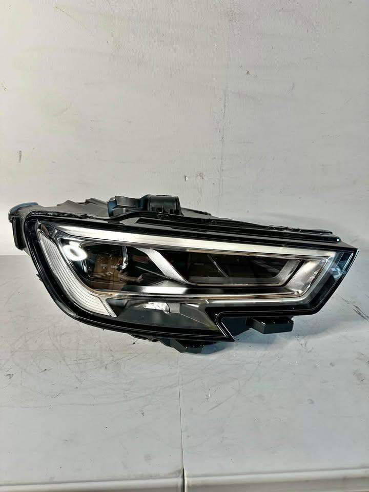 GENUINE AUDI A3 S-LINE S3 RS3 Driver Side Right LED Headlight 16-19