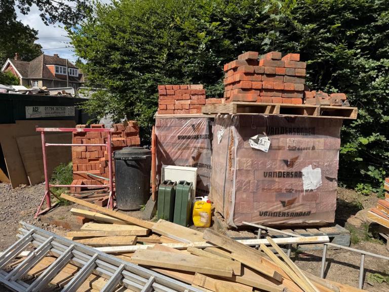 2 full pallets of Vandersanden Kentmere bricks 