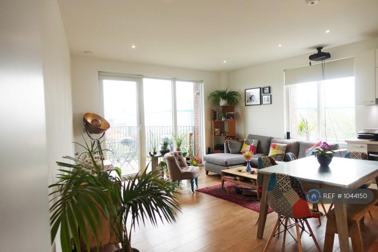 2 bedroom flat in Navigation Road, London, E3 (2 bed) (#1044150)