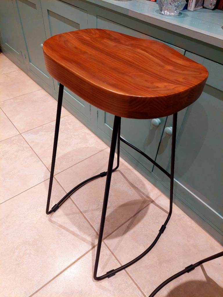 4 x wood and metal bar stools