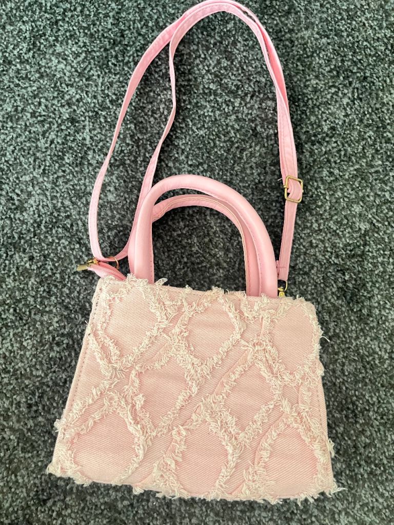 Cute Pink Crossbody Handbag – New Condition