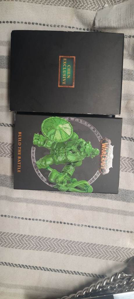 Mega Bloks World of Warcraft – Chen Stormstout figure 