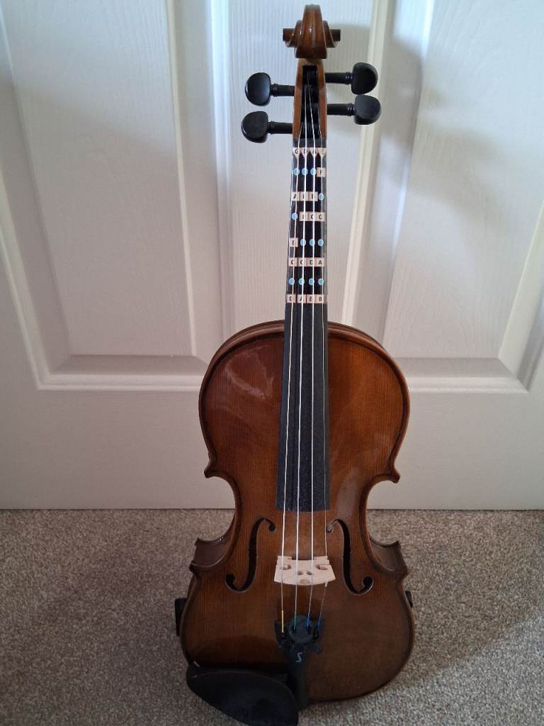 Stentor Student 2 4/4 - like new.