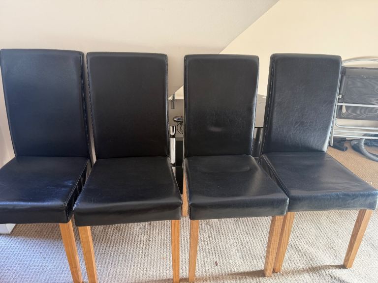Set of 4 Black Dining Chairs with Wooden Legs