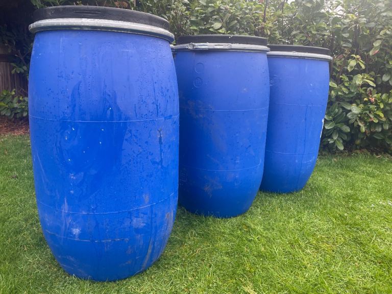 Large Blue Shipping Containers Barrels Drums with Sealable Lids